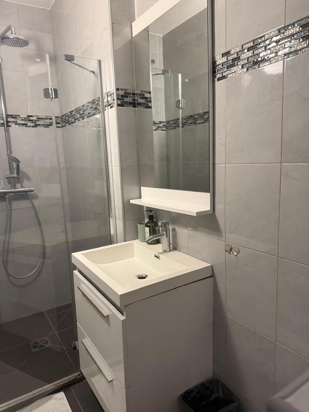 Detente Bas De Villa Jacuzzi, Piscine A 15 Min De Nice Carros Exteriör bild